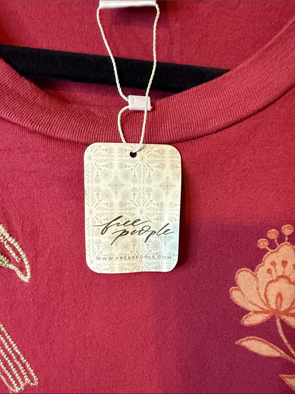 Free People & Denim and Bone Collab Red Graphic Floral & Animal Tee embroidered - Picture 3 of 4